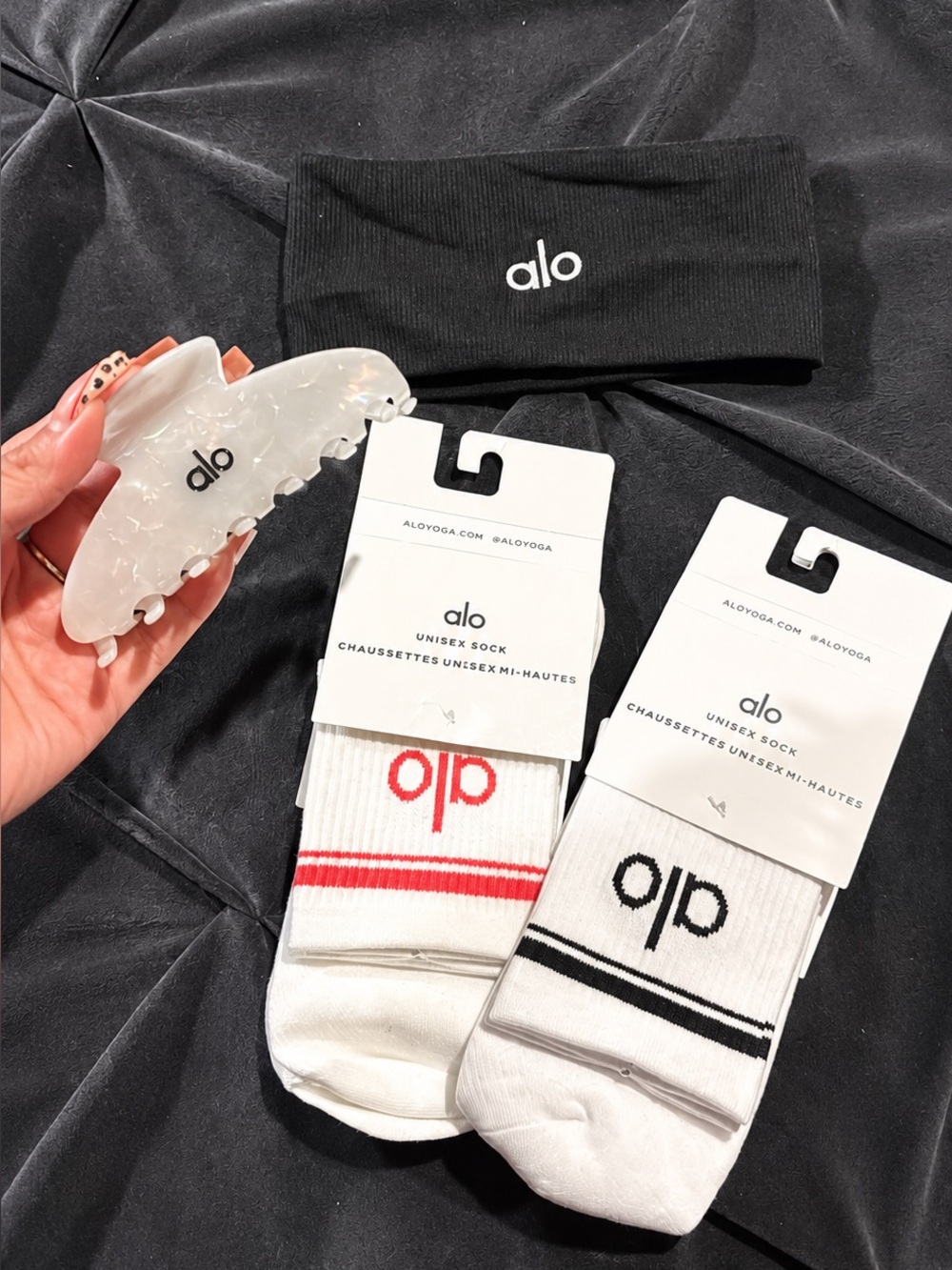 Alo Yoga Bundle | Headband + Claw Clip + 2 Throwback Socks